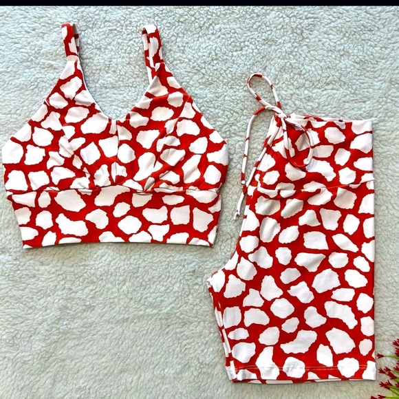 Ritmus Pants - Coral and White Patterned Crop Top and Shorts Set